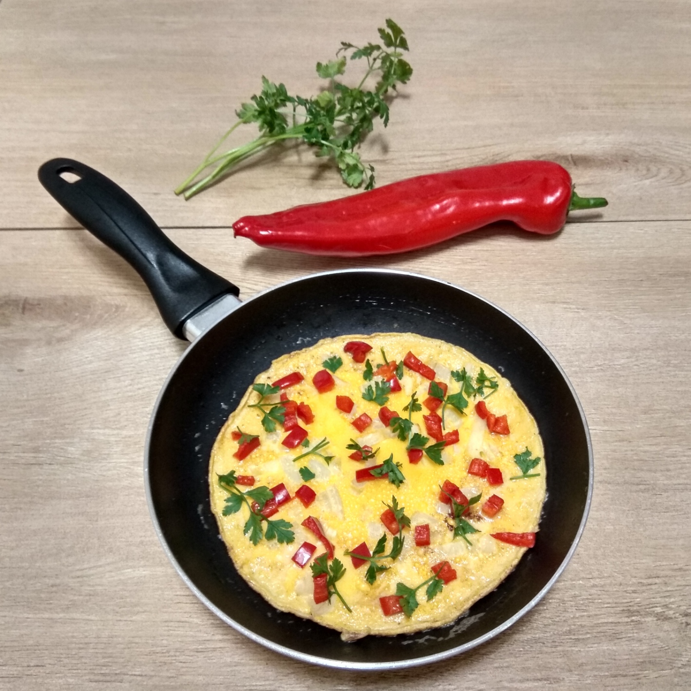 Omlet z papryką i pieczarkami